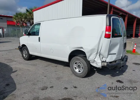 2019 Chevrolet Express 2500 Work Van z USA, uszkodzony, nr VIN 1GCWGAFP9K1275590